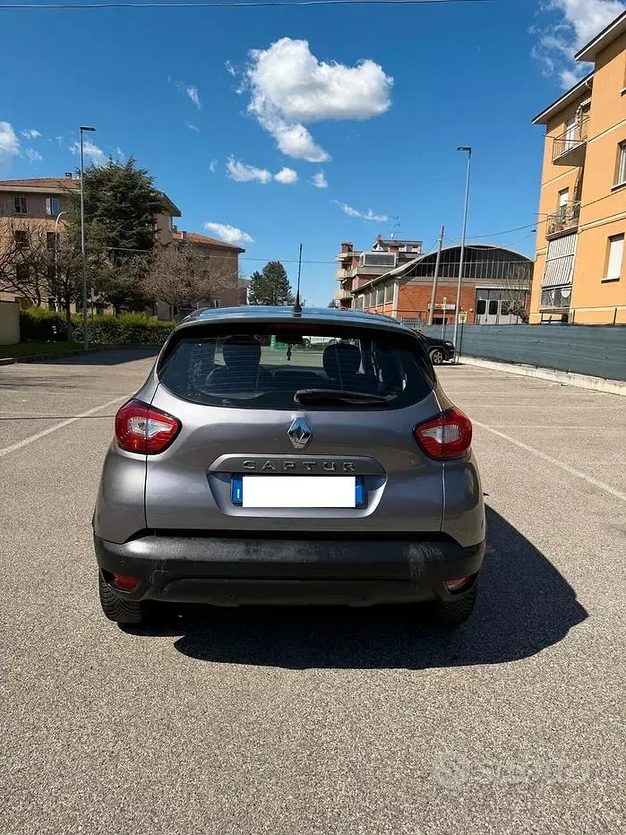 Usata Renault Captur 90 CV (66 kW) 2014 Grigio SUV