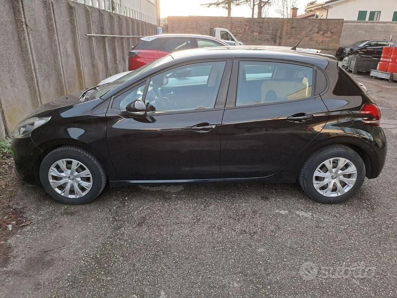 Usata Peugeot 208 2016 Nero Utilitaria
