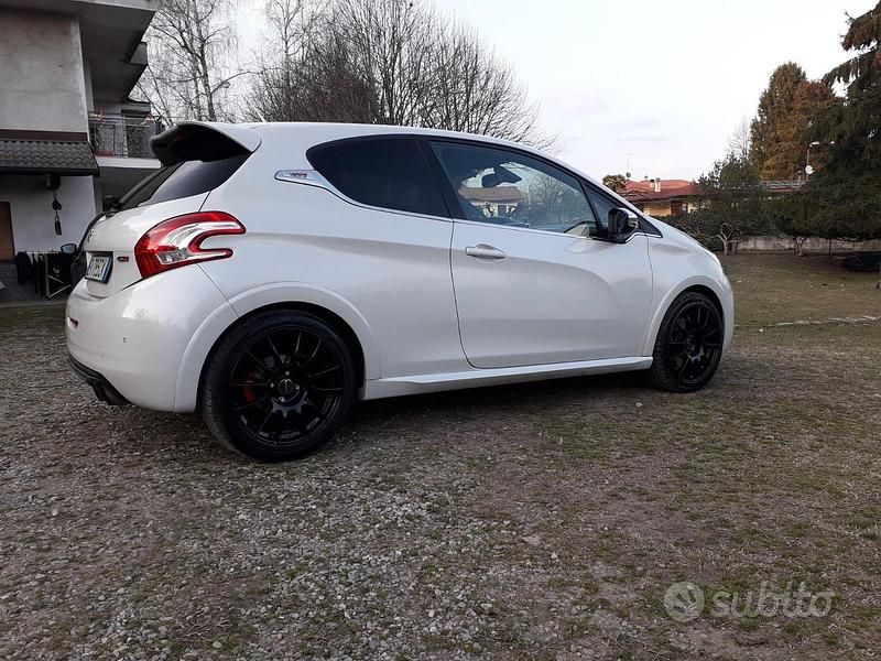Usata Peugeot 208 200 CV (147 kW) 2014 Utilitaria