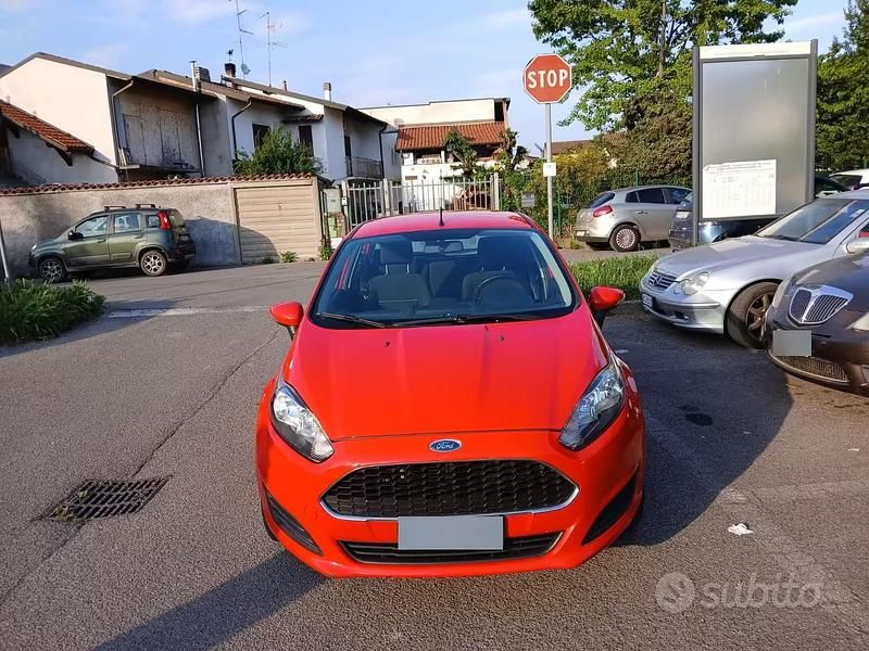 Usata Ford Fiesta 100 CV (73 kW) 2016 Rosso Berlina