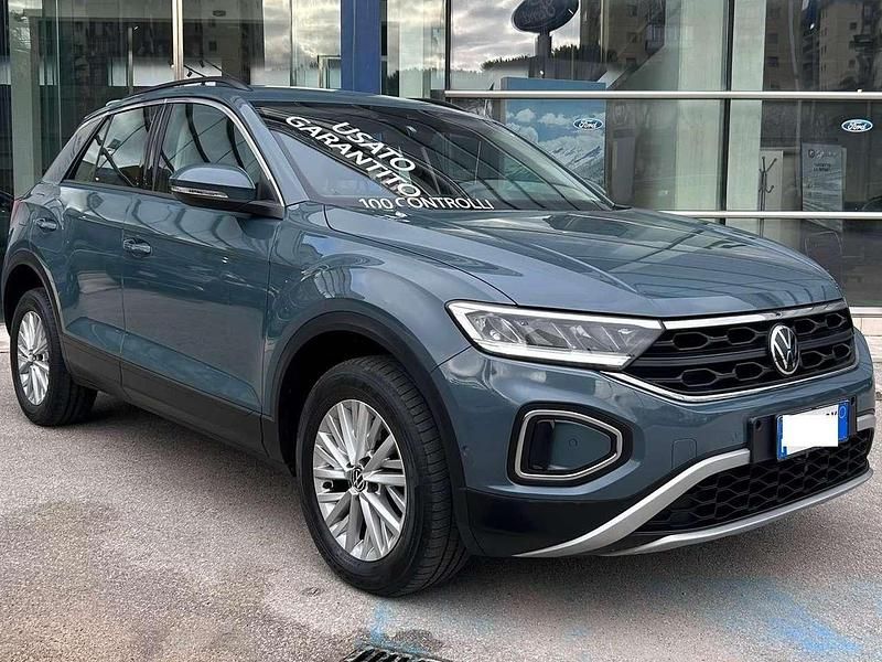 Usata VW T-Roc Life 150 CV (110 kW) 2022 Petroleum blue SUV