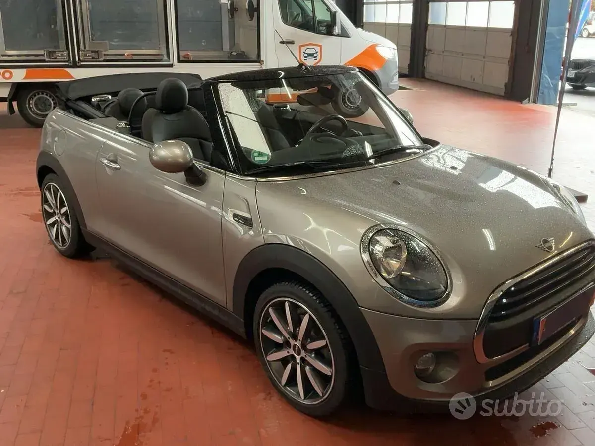 Usata Mini One Cabriolet 102 CV (75 kW) 2018 Grigio Cabrio