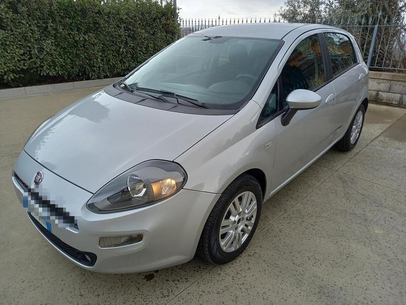Usata Fiat Punto Lounge 85 CV (62 kW) 2014 Grigio Berlina