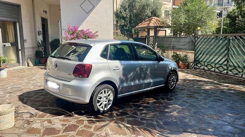 Usata VW Polo Comfortline 75 CV (55 kW) 2011 Grigio Berlina