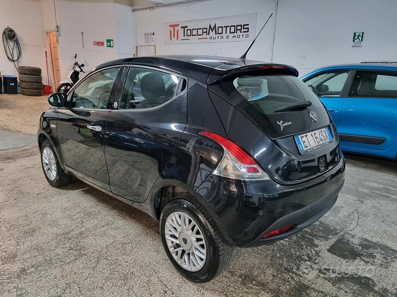 Begagnad Lancia Ypsilon Gold 85 HK (62 kW) 2014 Svart Halvkombi