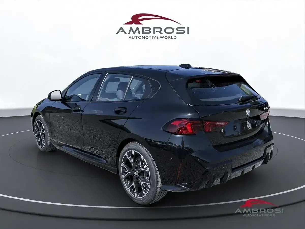 Nuova BMW 118 M Sport 150 CV (110 kW) 2026 Black sapphire metallizzato Utilitaria