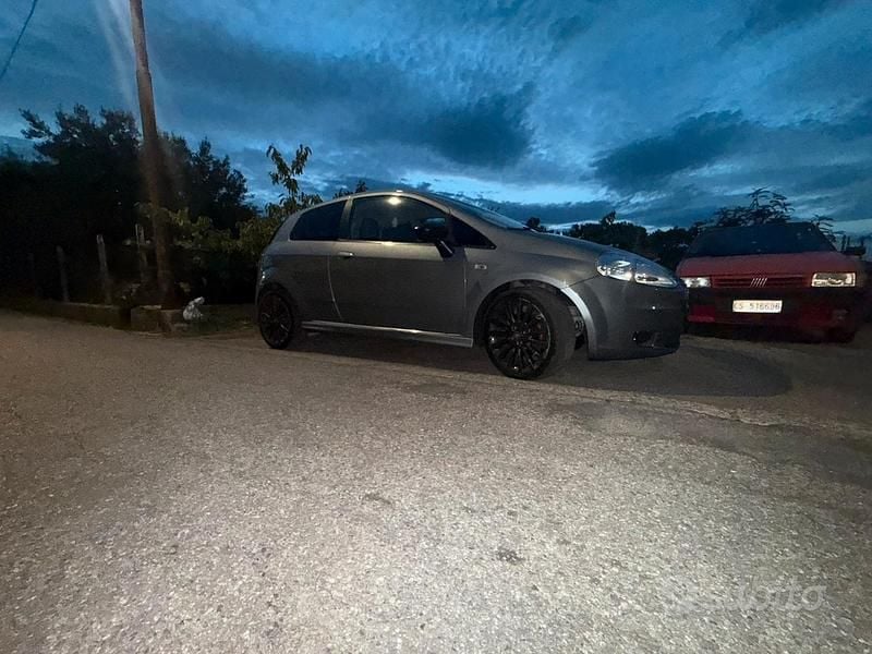 Usata Fiat Grande Punto Sport 90 CV (66 kW) 2008 Grigio Utilitaria