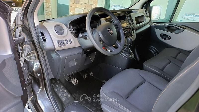 Begagnad Renault Trafic 121 HK (88 kW) 2017 Svart Minibuss