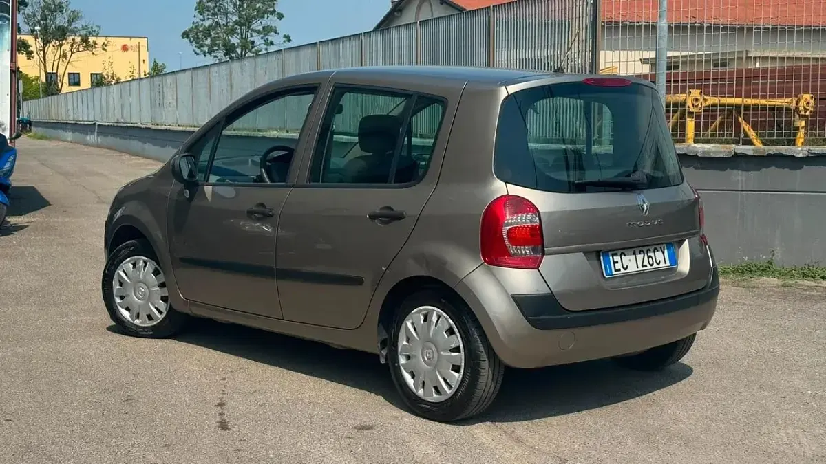 Usata Renault Modus Dynamique 75 CV (55 kW) 2010 Beige Monovolume