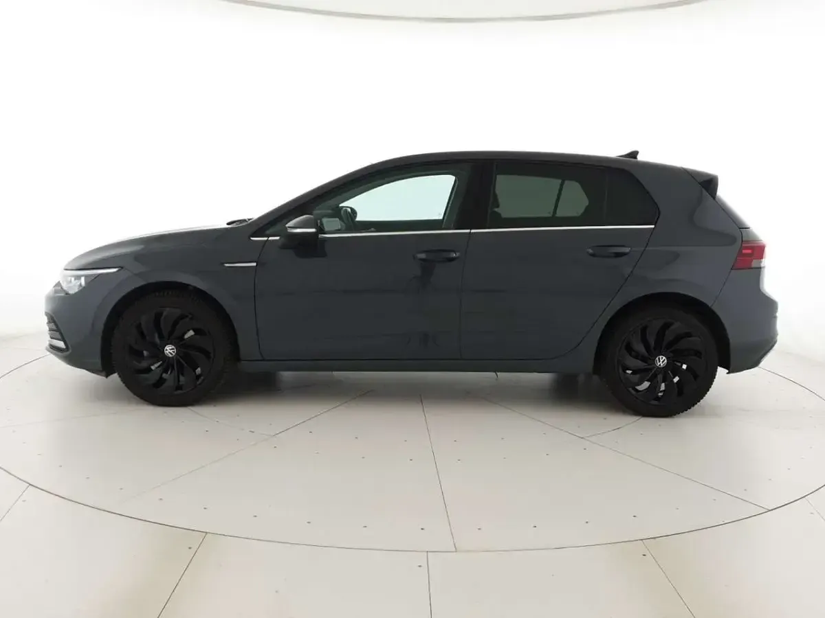 Usata VW Golf VIII Style 150 CV (110 kW) 2023 Dolphin grey metallizzato Berlina