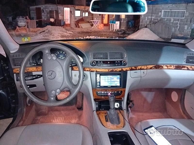 Usata Mercedes E320 224 CV (164 kW) 2009 Grigio Berlina