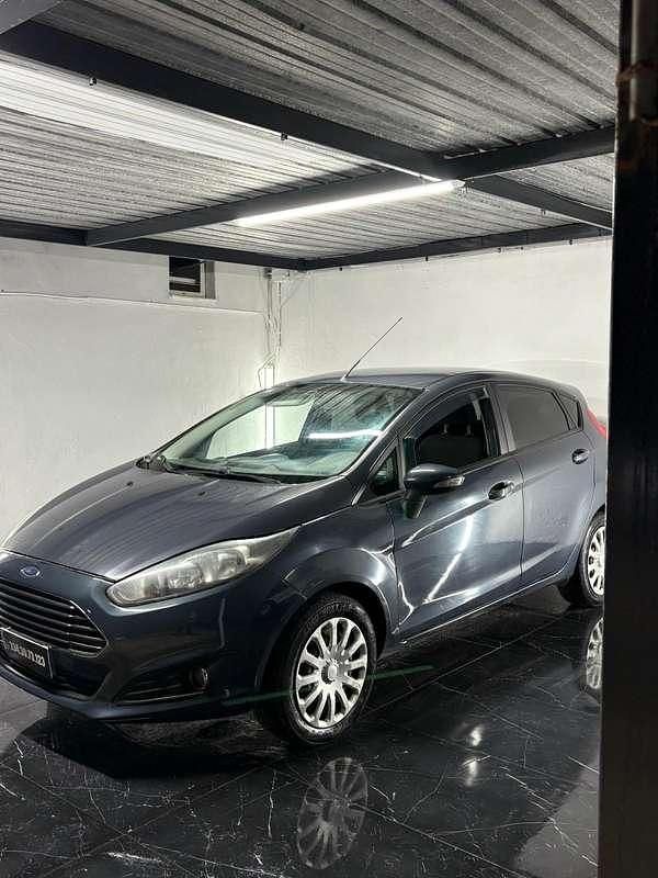 Usata Ford Fiesta Business Edition 92 CV (67 kW) 2014 Grigio Utilitaria