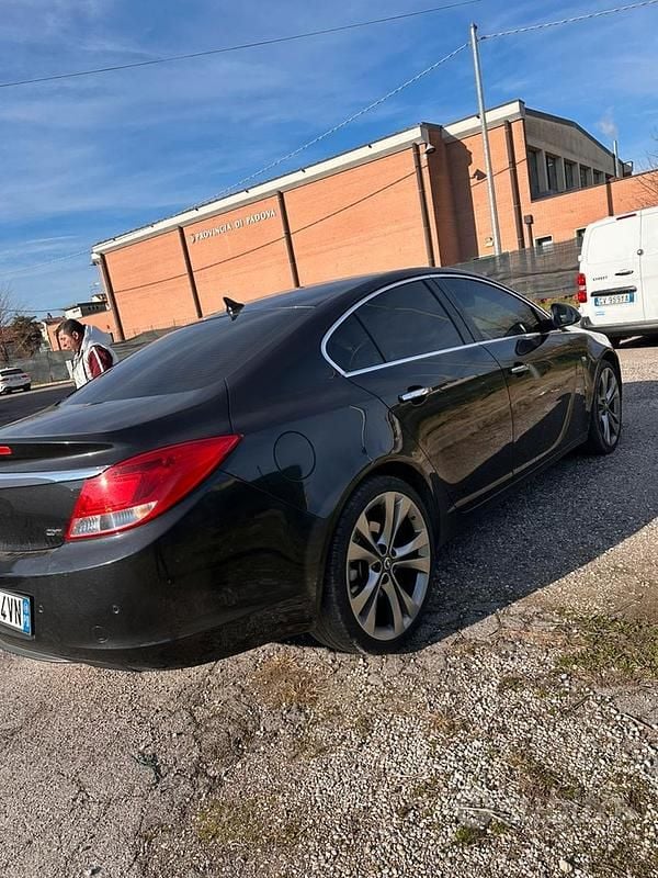 Nero Usata 2010 Opel Insignia Tre volumi | 4500 € - Immagine 1/4