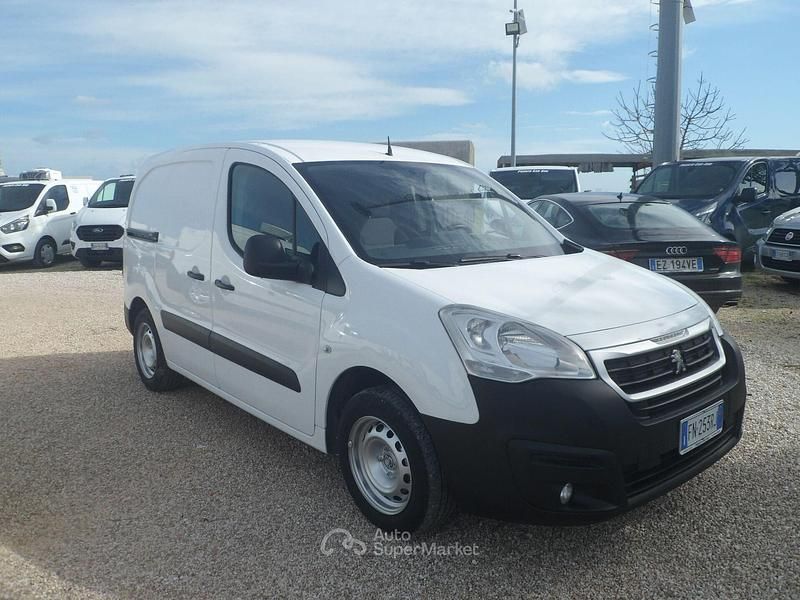 Usata Peugeot Partner 101 CV (74 kW) 2019 Bianco Monovolume