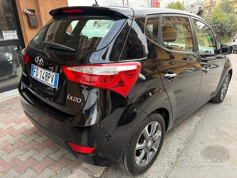 Usata Hyundai ix20 Xpossible 115 CV (84 kW) 2016 Nero Utilitaria