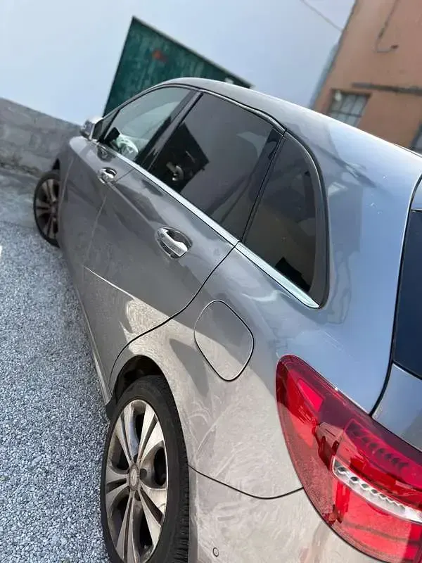 Usata Mercedes B180 116 CV (85 kW) 2017 Grigio Utilitaria