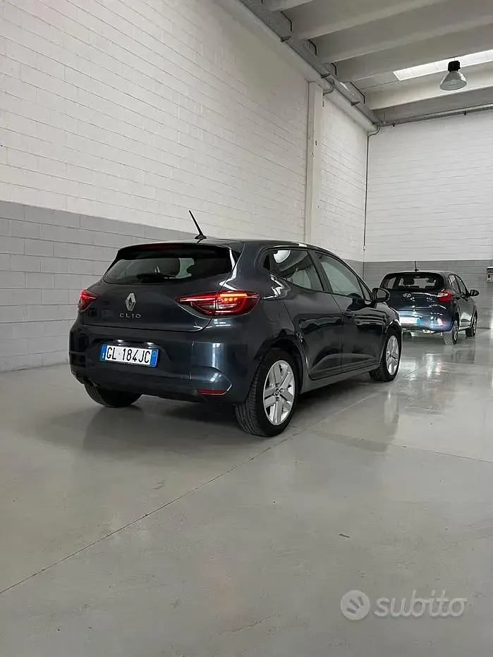 Gebraucht Renault Clio V Business 100 PS (73 kW) 2022 Grau Limousine