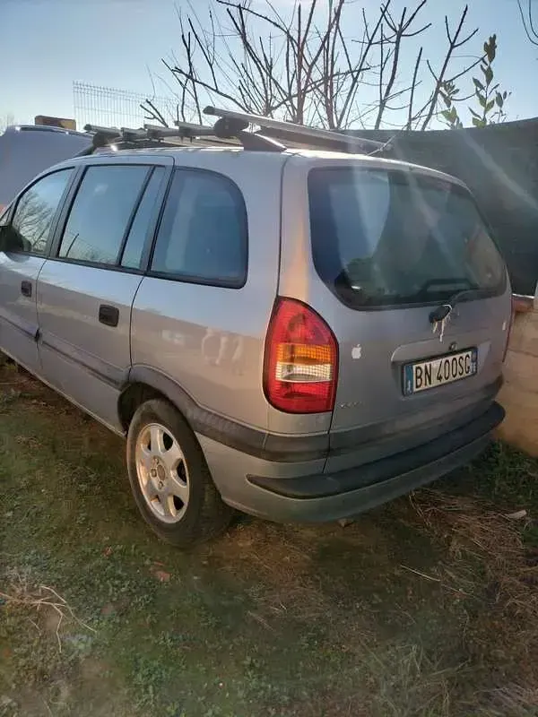 Usata Opel Zafira Elegance 101 CV (74 kW) 2003 Grigio Monovolume