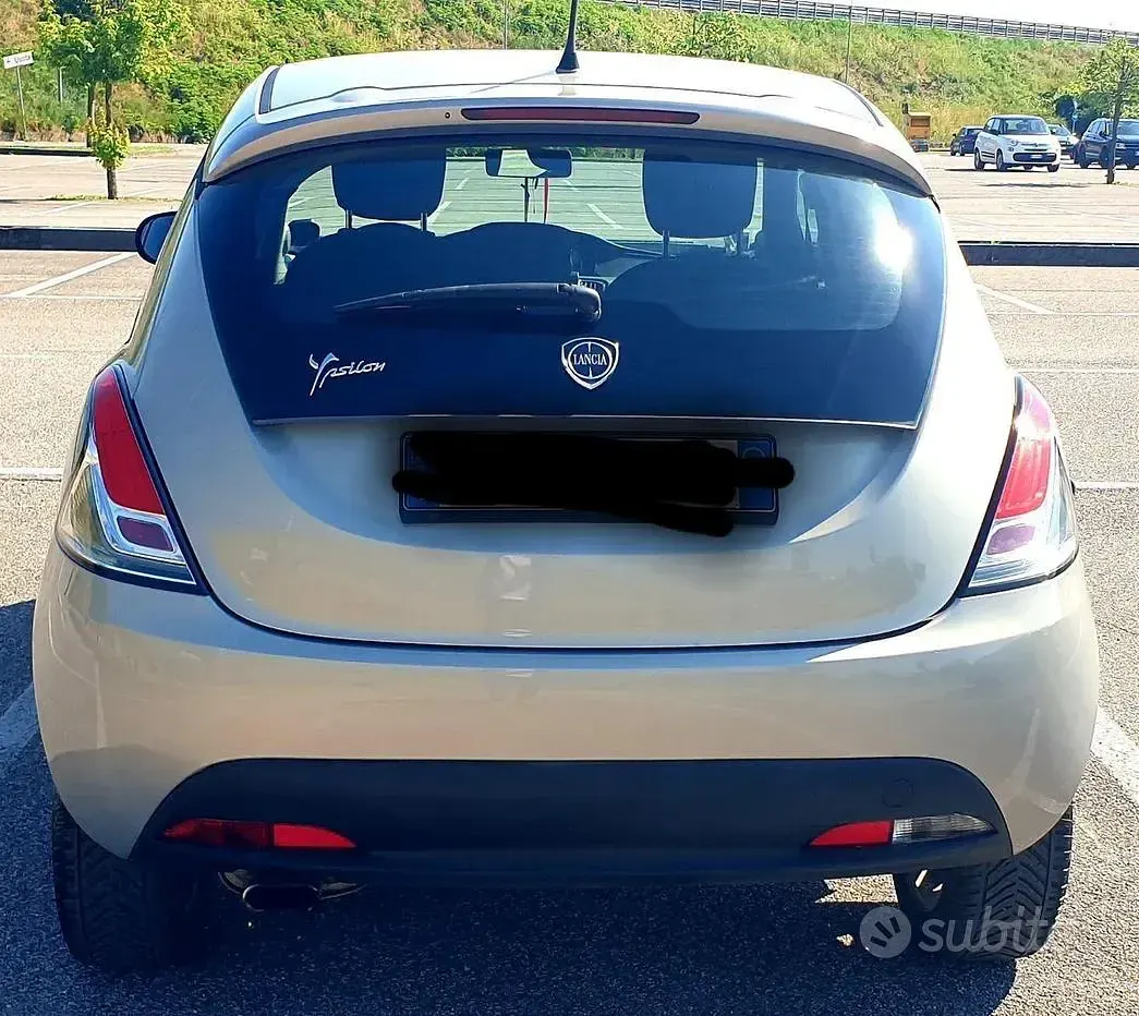 Usata Lancia Ypsilon Platinum 69 CV (50 kW) 2013 Grigio Utilitaria