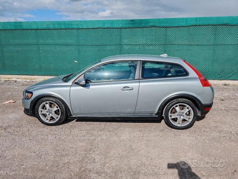 Usata Volvo C30 Momentum 109 CV (80 kW) 2007 Grigio Utilitaria