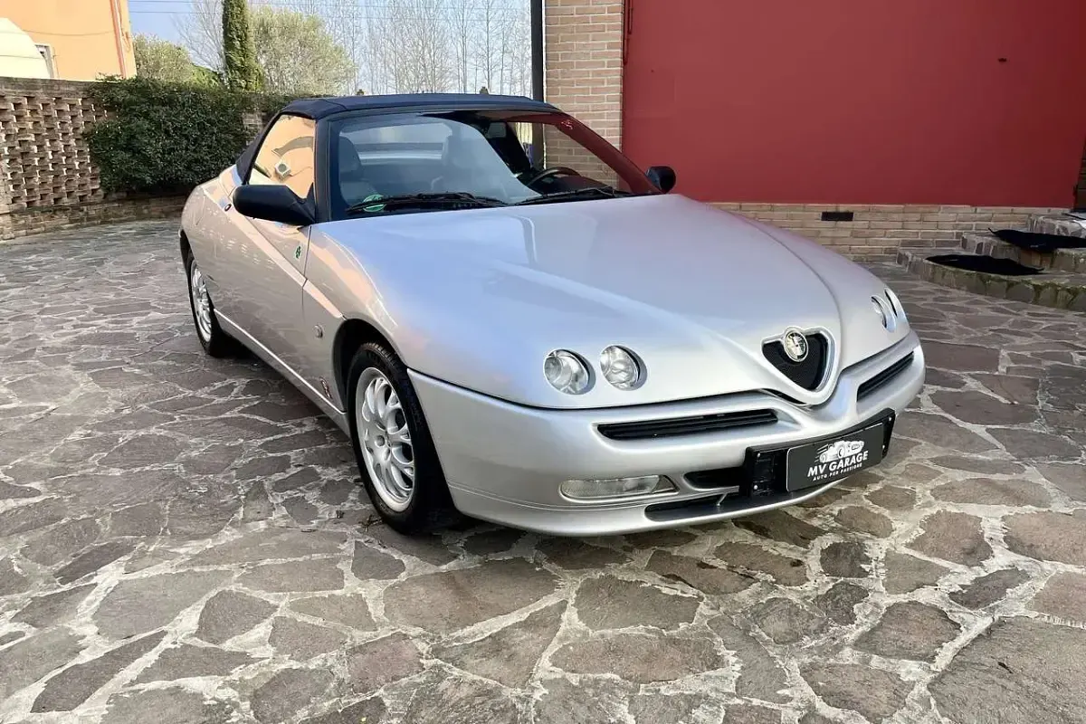 Begagnad Alfa Romeo Spider 155 HK (114 kW) 2000 Other Cab