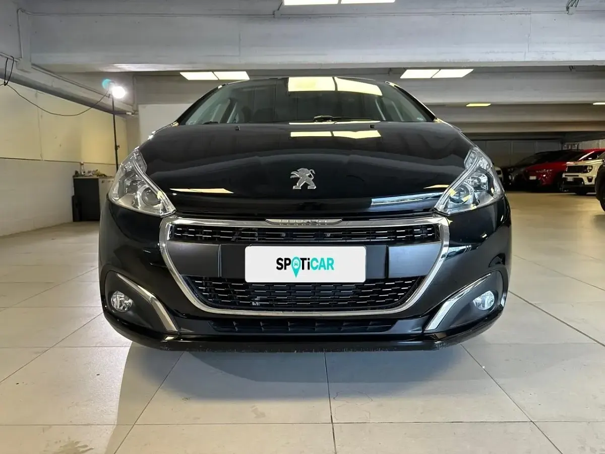 Usata Peugeot 208 Signature Sky 102 CV (75 kW) 2019 Nero Utilitaria