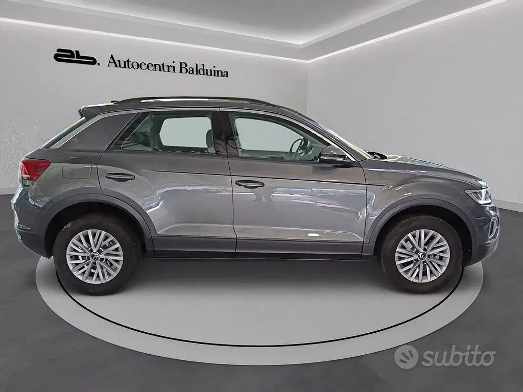 Usata VW T-Roc Life 150 CV (110 kW) 2023 Grigio SUV