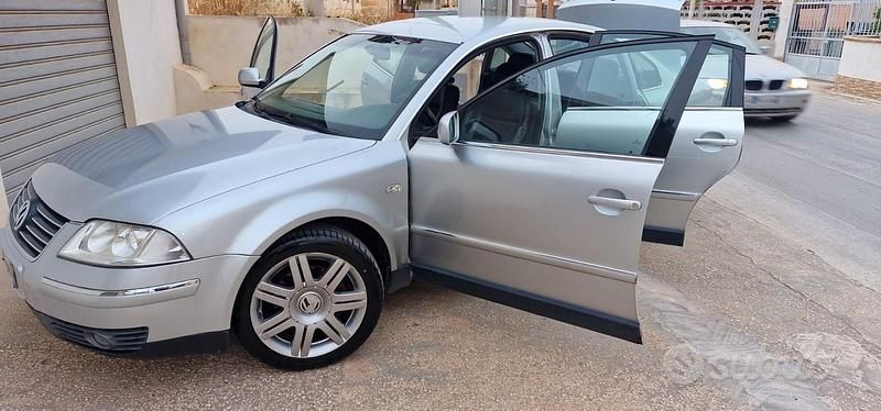 Usata VW Passat 110 CV (80 kW) 2002 Grigio Berlina