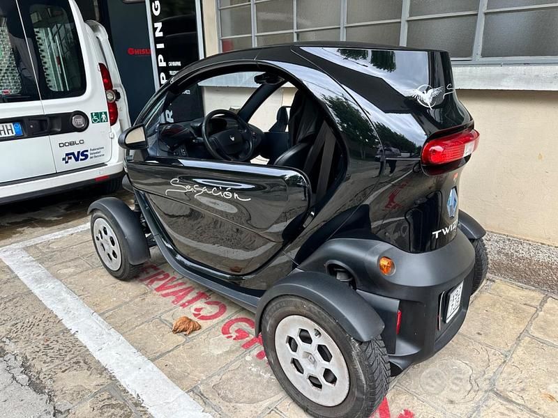 Nero Usata 2012 Renault Twizy Due volumi | 1700 € - Immagine 1/4