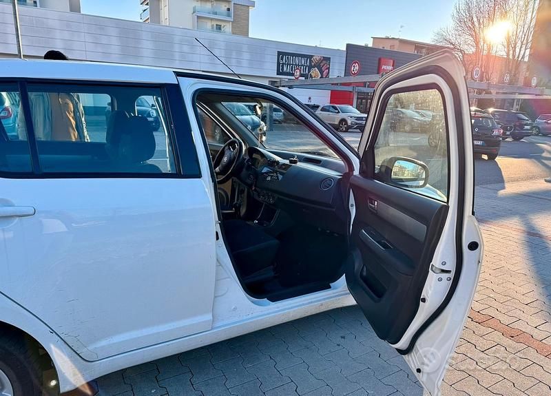 Usata Suzuki Swift Club 92 CV (67 kW) 2009 Bianco Berlina