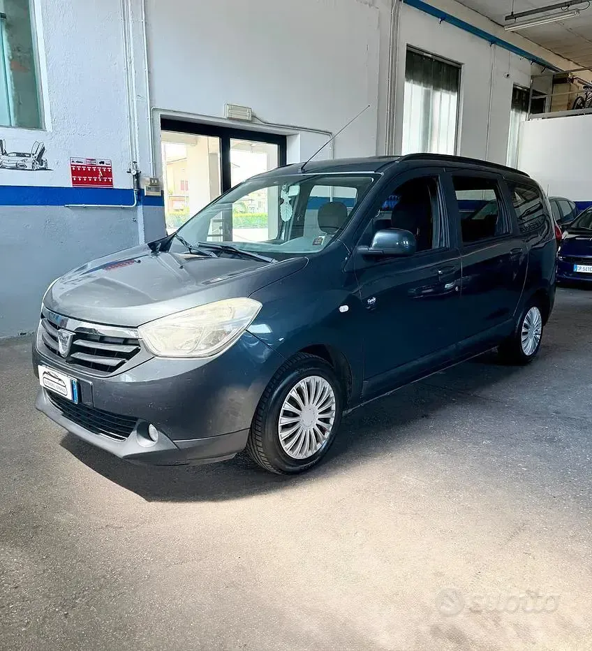 Usata Dacia Lodgy Lauréate 101 CV (74 kW) 2017 Grigio Monovolume