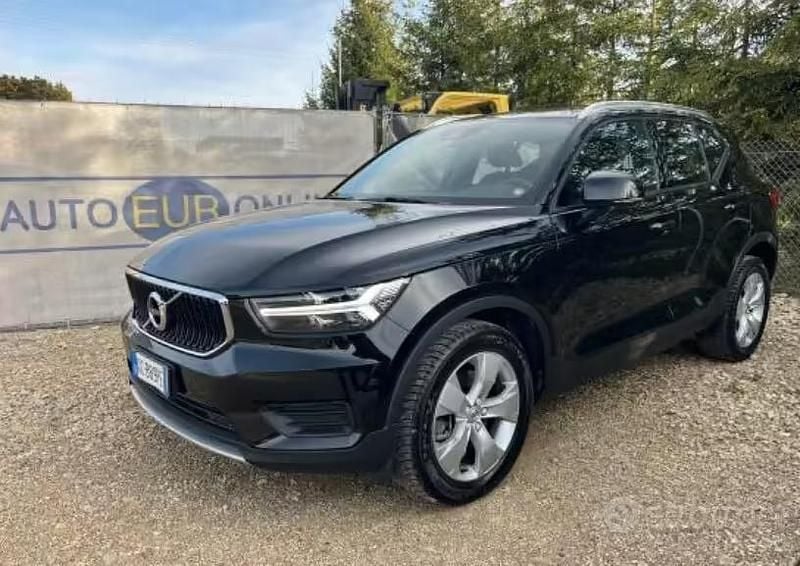 Usata Volvo XC40 Momentum 211 CV (155 kW) 2020 Nero SUV
