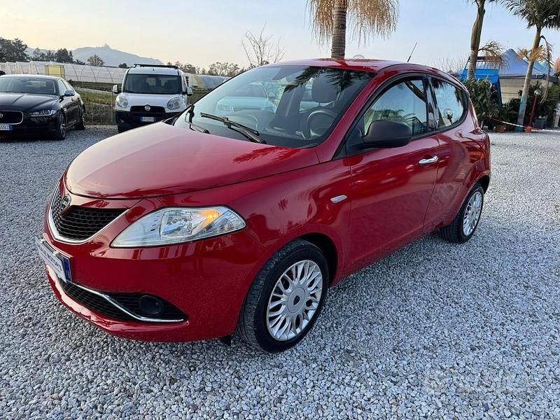 Usata Lancia Ypsilon 69 CV (50 kW) 2016 Utilitaria