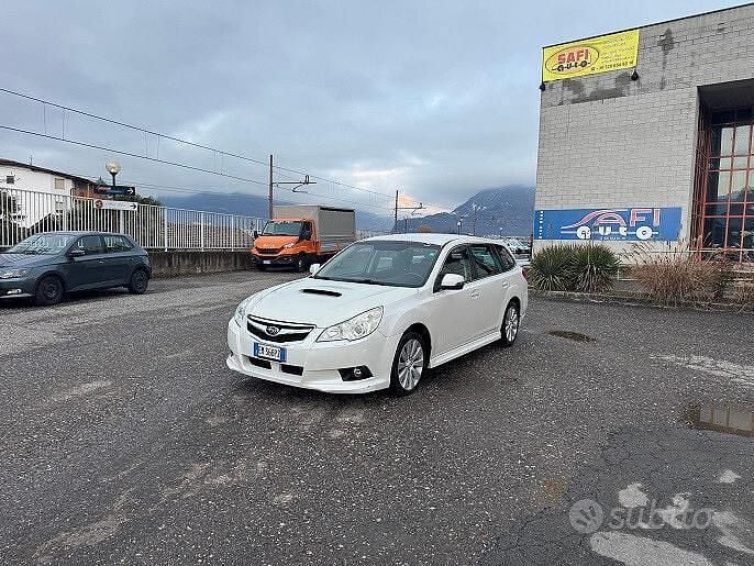 Usata Subaru Legacy 150 CV (110 kW) 2012 Bianco Station wagon