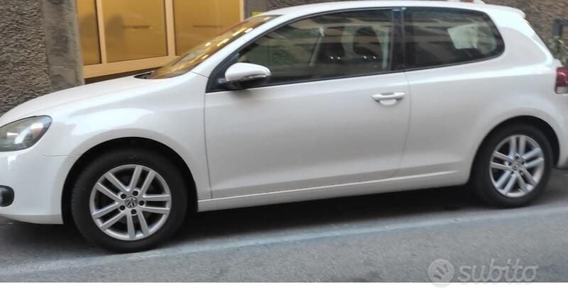 Usata VW Golf VI 122 CV (89 kW) 2011 Bianco Utilitaria
