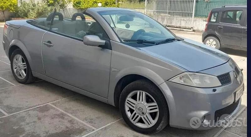 Usata Renault Mégane Cabriolet 120 CV (88 kW) 2004 Grigio Cabrio