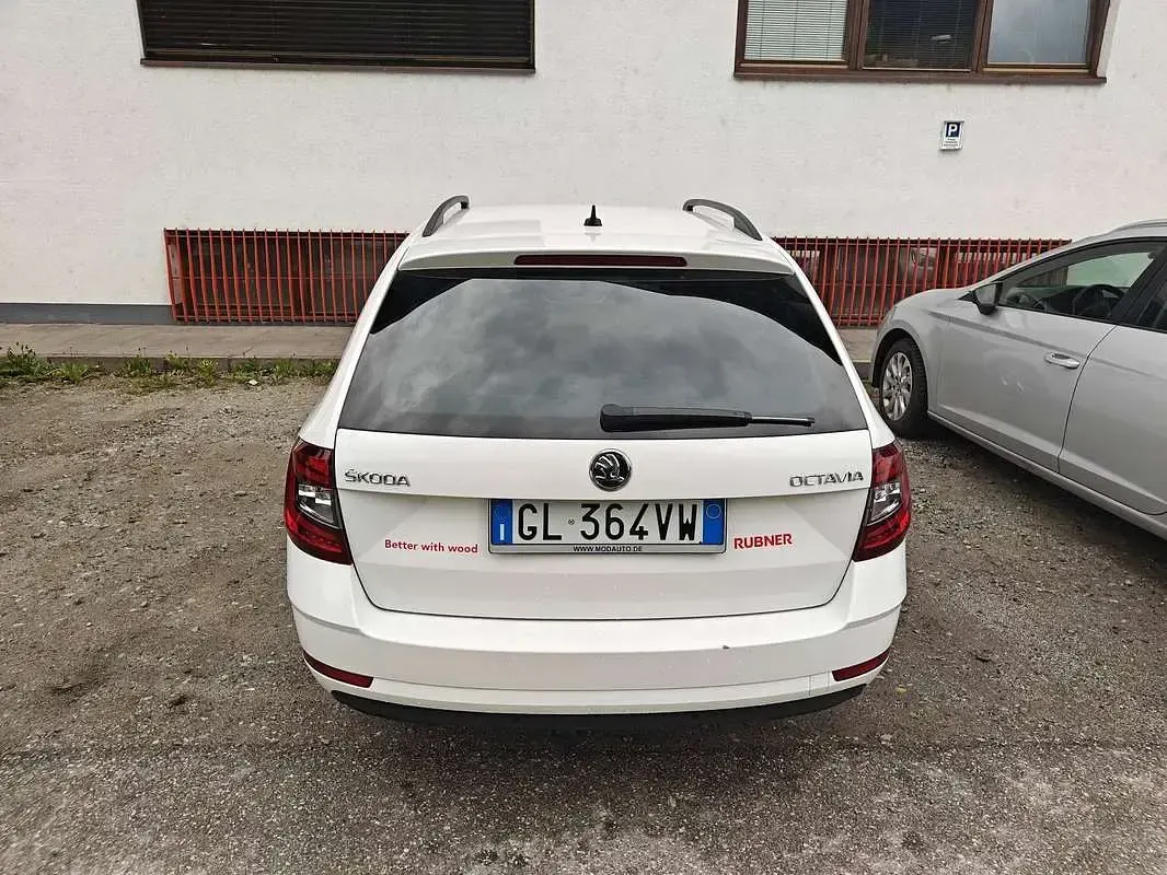 Usata Skoda Octavia Ambition 150 CV (110 kW) 2020 Bianco Station wagon