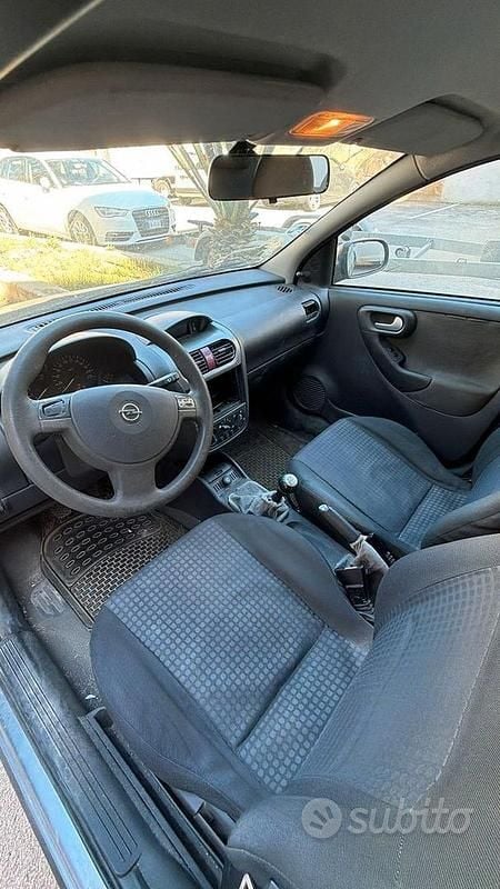 Usata Opel Corsa 58 CV (42 kW) 2003 Grigio Utilitaria