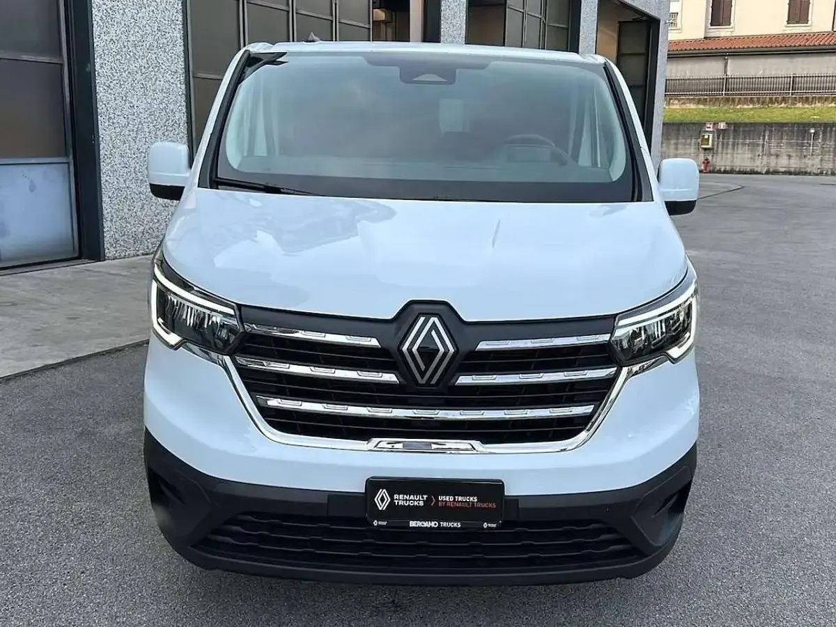 Usata Renault Trafic 110 CV (80 kW) 2024 Bianco Monovolume