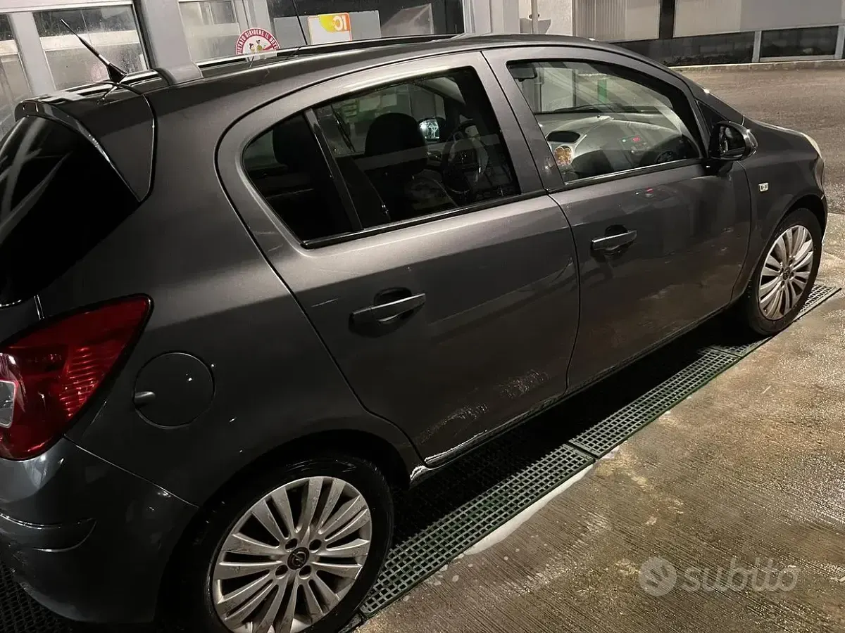 Usata Opel Corsa 69 CV (50 kW) 2013 Grigio Utilitaria