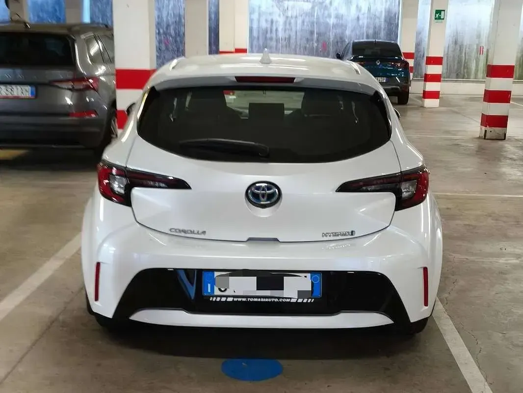 Usata Toyota Corolla Active 98 CV (72 kW) 2024 Bianco Berlina