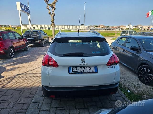 Usata Peugeot 2008 Active 75 CV (55 kW) 2015 Bianco SUV