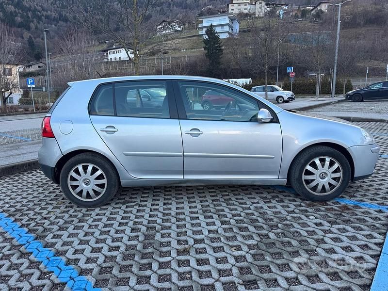 Usado VW Golf V 105 CV (77 kW) 2007 Gris Utilitario