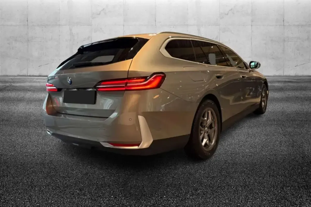 Usata BMW 520 197 CV (144 kW) 2024 Grigio Station wagon