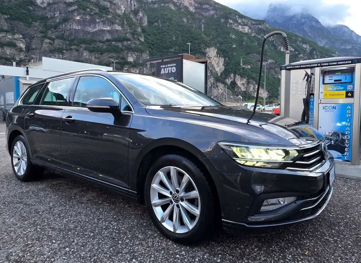 Begagnad VW Passat 150 HK (110 kW) 2022 Grå Kombi
