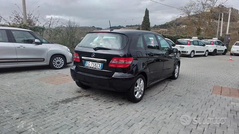Usata Mercedes B180 Executive 109 CV (80 kW) 2011 Nero Monovolume