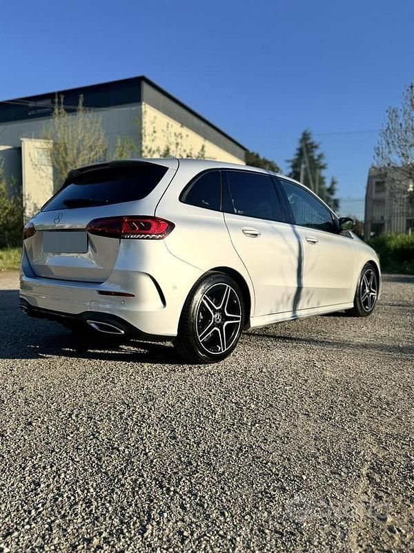 Usata Mercedes B180 Premium 116 CV (85 kW) 2020 Grigio Utilitaria