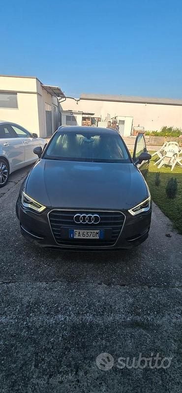 Grigio Usata 2015 Audi A3 Comfort Due volumi | 10.000 € (Ottimo prezzo) - Immagine 1/4