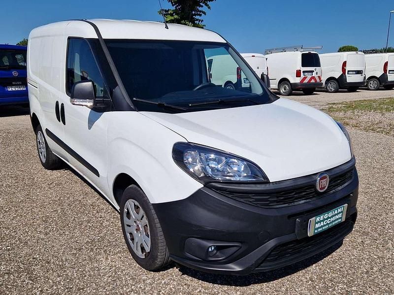 Usata Fiat Doblò Lounge 105 CV (77 kW) 2020 Bianco Monovolume