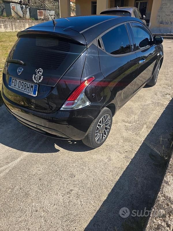 Usata Lancia Ypsilon Platinum 69 CV (50 kW) 2016 Nero Utilitaria